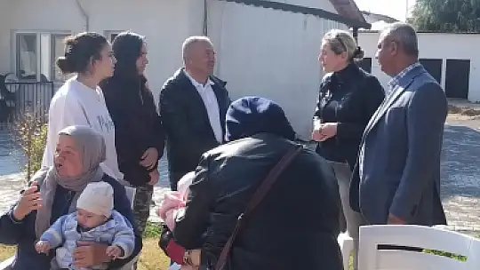 İYİ PARTİ YÖNETİM KURULUNDAN DEPREMZEDELERE ZİYARET