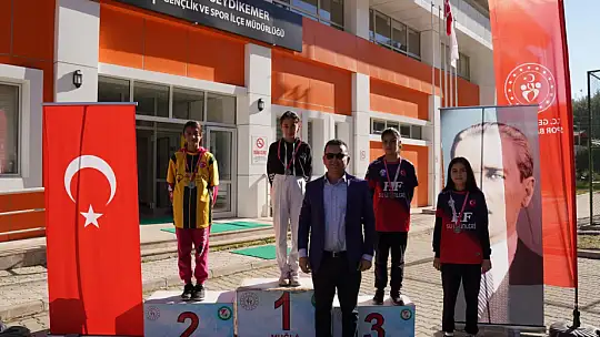 SEYDİKEMER BÜYÜK ATATÜRK KOŞUSU'NDA DERECEYE GİRENLER ÖDÜLLENDİRİLDİ