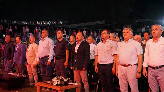 Ahmet Şafak Sevilen Şarkılarını Seydikemer'de Seslendirdi 