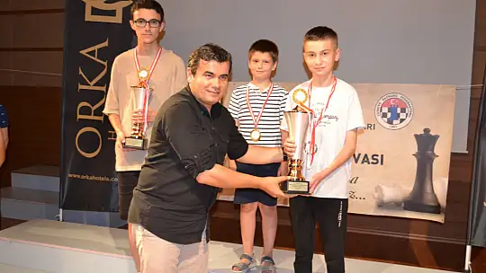 Faik Torunoğulları, Satranç Turnuvasında Ödüller Sahiplerini Buldu