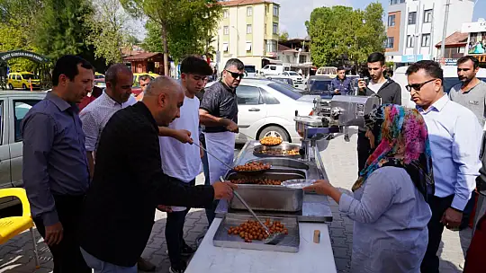 KURUCU BAŞKANIN HAYRINA LOKMA DAĞITILDI