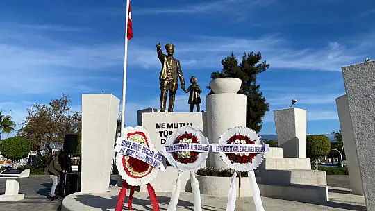 DÜNYA ENGELLİLER GÜNÜNDE ÇELENK SUNMA TÖRENİ YAPILDI