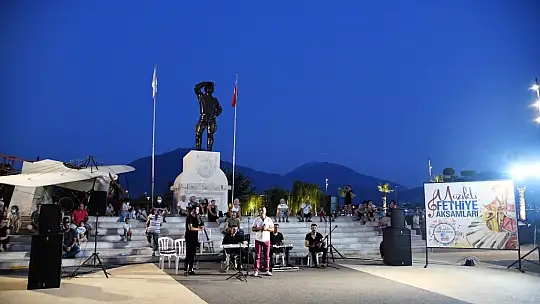 Müzikli Fethiye Akşamları Adem Kazan ile devam etti