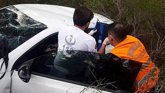 Uçuruma Yuvarlanan Otomobilin Sürücüsü İtfaiye Tarafından Kurtarıldı