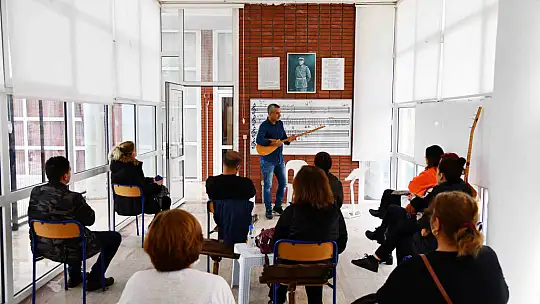 Fethiye Belediyesi bağlama kursu devam ediyor