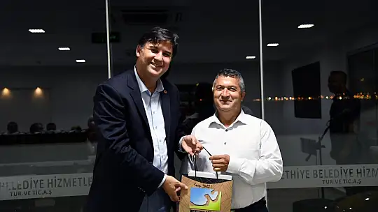 Başkan Karaca'dan emekli olan personele veda yemeği