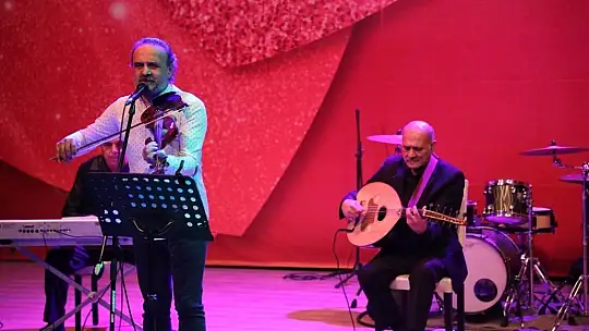 Sevgililer Günü'ne özel 'Müziğin Sesi Açılsın' programı