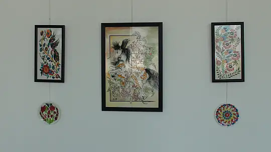 İLK KİŞİSEL SERGİSİNİ AÇTI