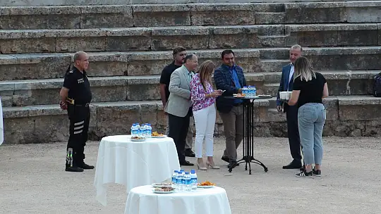 ÇOK SESLİ MÜZİK KORUSU BÜYÜK ALKIŞ TOPLADI