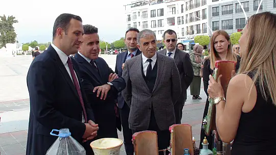 'GERİ DÖNÜŞÜM GERİ DEĞİL, İLERİ DÖNÜŞÜMDÜR' SERGİSİ AÇILDI