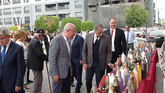 'GERİ DÖNÜŞÜM GERİ DEĞİL, İLERİ DÖNÜŞÜMDÜR' SERGİSİ AÇILDI