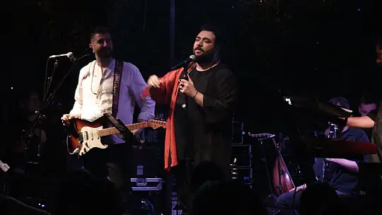 'Sakiler' Barbunn'da kulakların pasını sildi