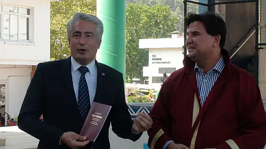 Başkan Karaca genç çifti yalnız bırakmadı