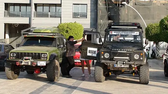 OFFROAD ARAÇLARI, BEŞKAZA MEYDANI'NDA
