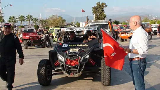 OFFROAD ARAÇLARI, BEŞKAZA MEYDANI'NDA