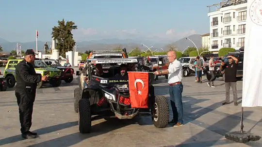 OFFROAD ARAÇLARI, BEŞKAZA MEYDANI'NDA
