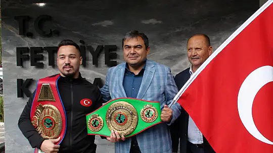 BOKSÖR ALCU ALTIN KEMERİ KAYMAKAM BALCI'YA GETİRDİ
