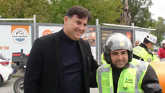 MOTOSİKLET SÜRÜCÜLERİNE REFLEKTİF YELEK DAĞITILDI