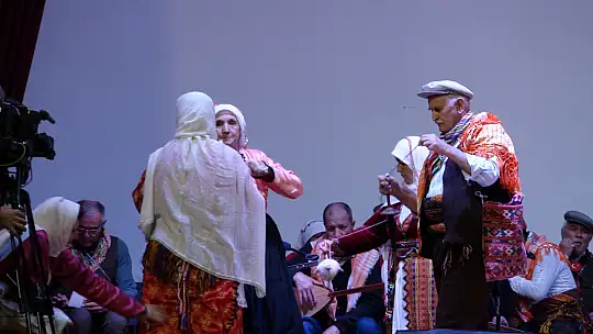 YÖRÜKLER DOYA SIYA EĞLENDİ