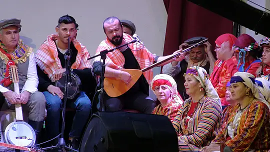 YÖRÜKLER DOYA SIYA EĞLENDİ