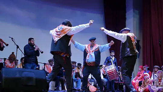 YÖRÜKLER DOYA SIYA EĞLENDİ