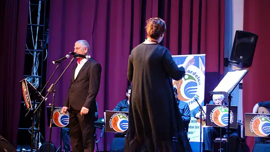 TÜRK SANAT MÜZİĞİ KOROSU, SEYİRCİDEN TAM NOT ALDI