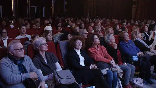 TÜRK SANAT MÜZİĞİ KOROSU, SEYİRCİDEN TAM NOT ALDI