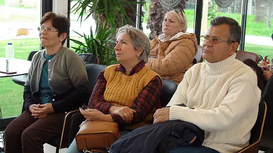 ALZHEİMER DERNEĞİNDEN ANLAMLI SUNUM