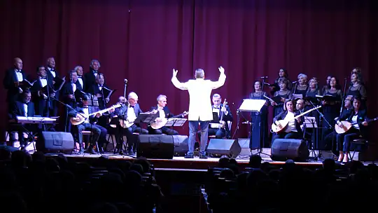 HAMDİ ÖZBAY TÜRKÜLERLE ANILDI