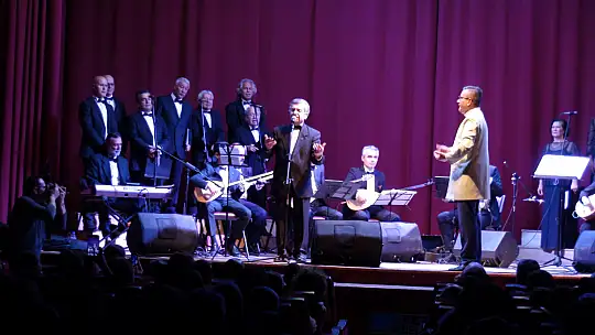 HAMDİ ÖZBAY TÜRKÜLERLE ANILDI