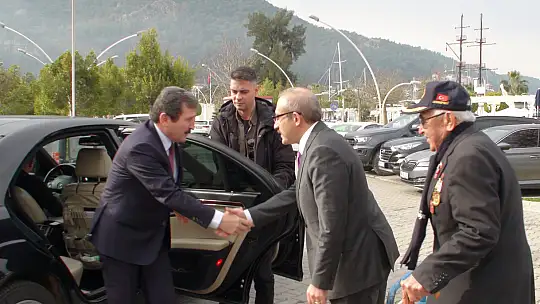 VALİ TAVLI FETHİYE GAZİLER DERNEĞİNİ ZİYARET ETTİ