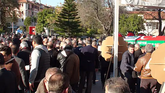 ESKİ BELEDİYE BAŞKANI KANDÖNMEZ SON YOLCULUĞUNA UĞURLANDI