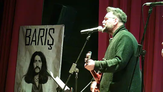 BARIŞ MANÇO VE CEM KARACA ANISINA MUHTEŞEM KONSER