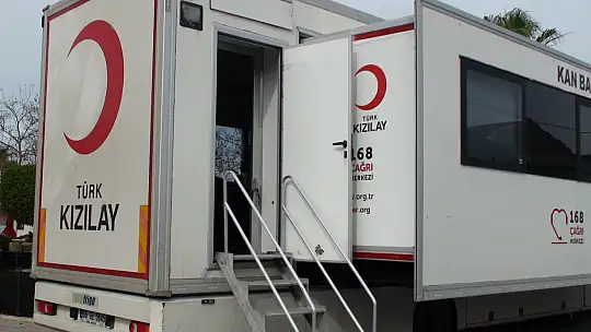 İYİ PARTİ'DEN KIZILAY'A KAN BAĞIŞI