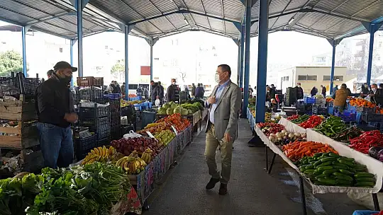 Başkan Tokat Akkent Pazarı'nı ziyaret etti