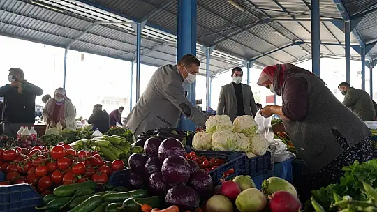 Başkan Tokat Akkent Pazarı'nı ziyaret etti