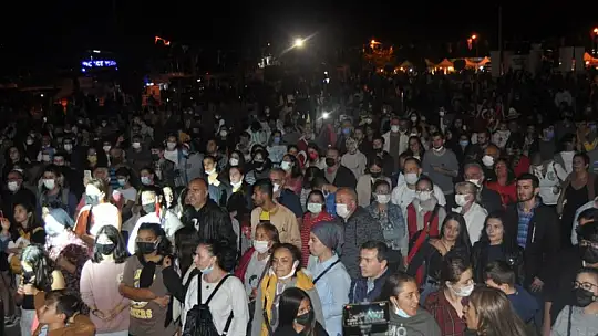 C'NB ve COVERMAN'den Cumhuriyet konseri