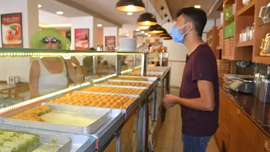 Fethiye'de Bayram Öncesi Tatlı Yoğunluğu