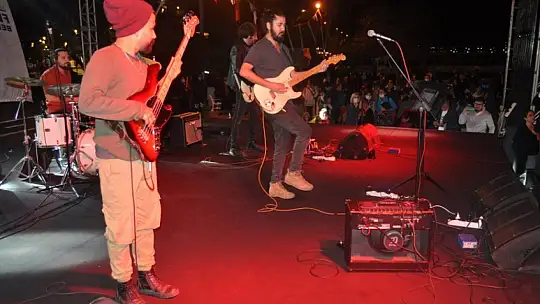 C'NB ve COVERMAN'den Cumhuriyet konseri