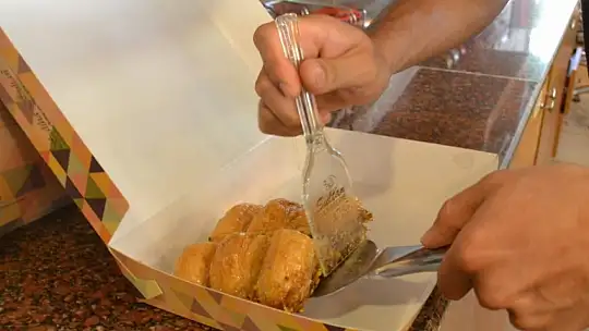 Fethiye'de Bayram Öncesi Tatlı Yoğunluğu