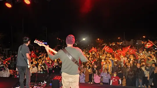 C'NB ve COVERMAN'den Cumhuriyet konseri