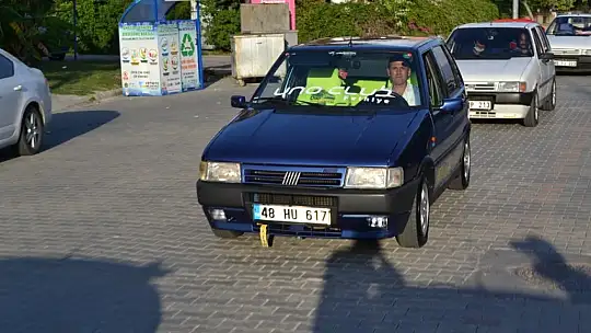 Türk bayrakları ile şehir turu attılar