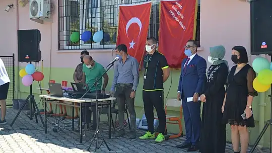 Özel öğrencilerin mezuniyet sevinci