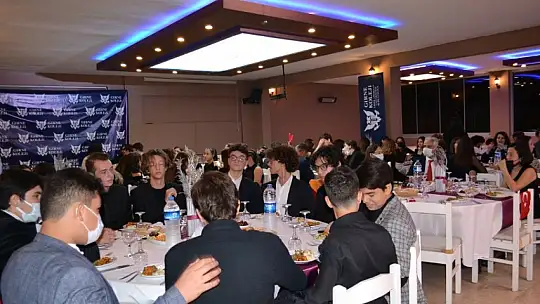 Girne Koleji Cumhuriyet balosunda bir araya geldi
