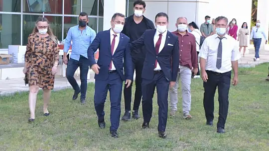 Öğrencilerin mezuniyet heyecanı