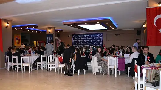 Girne Koleji Cumhuriyet balosunda bir araya geldi