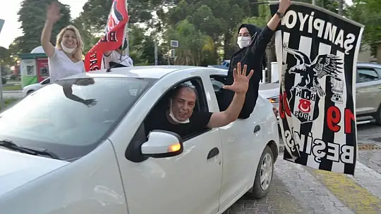 Beşiktaşlı taraftarlardan şampiyonluk konvoyu