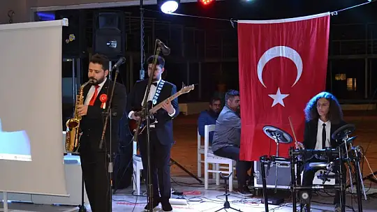 Girne Koleji Cumhuriyet balosunda bir araya geldi