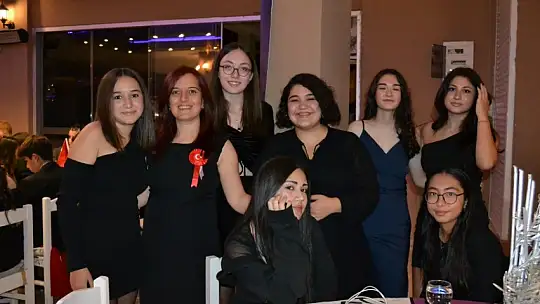 Girne Koleji Cumhuriyet balosunda bir araya geldi