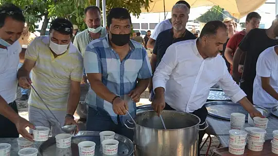 İksirci Tezcan'dan aşure etkinliği